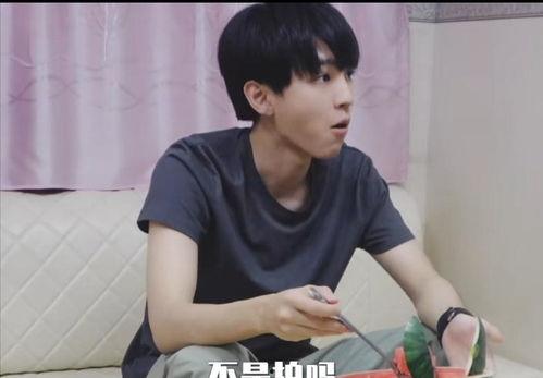 王俊凯吃瓜娱乐视频,揭秘明星幕后趣事